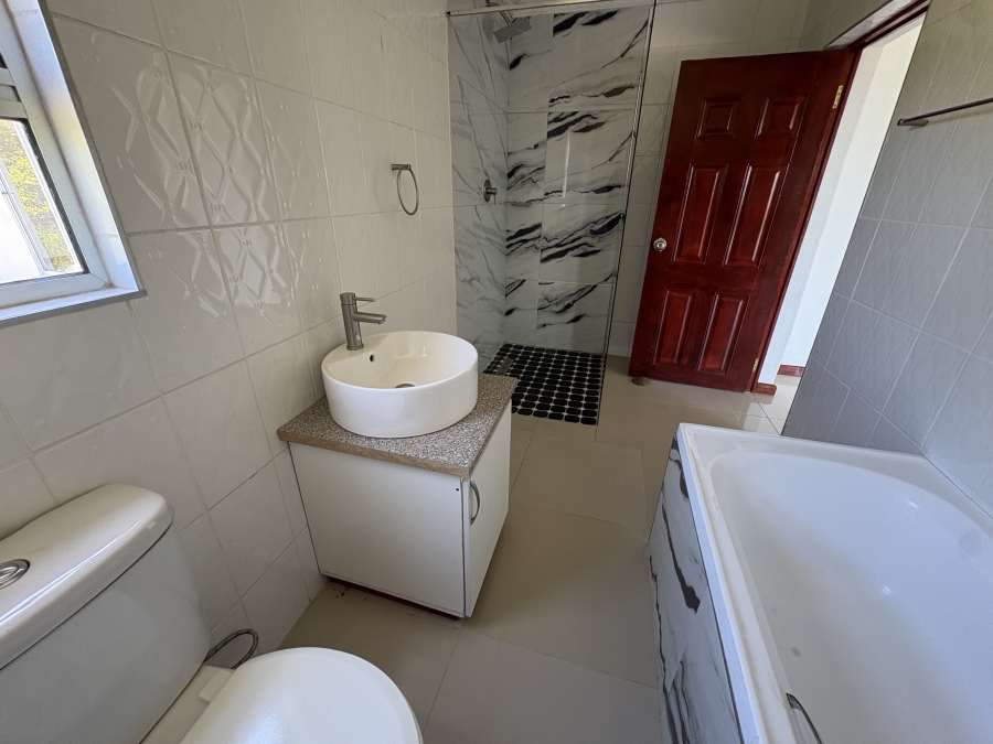 5 Bedroom Property for Sale in Cintsa East Eastern Cape